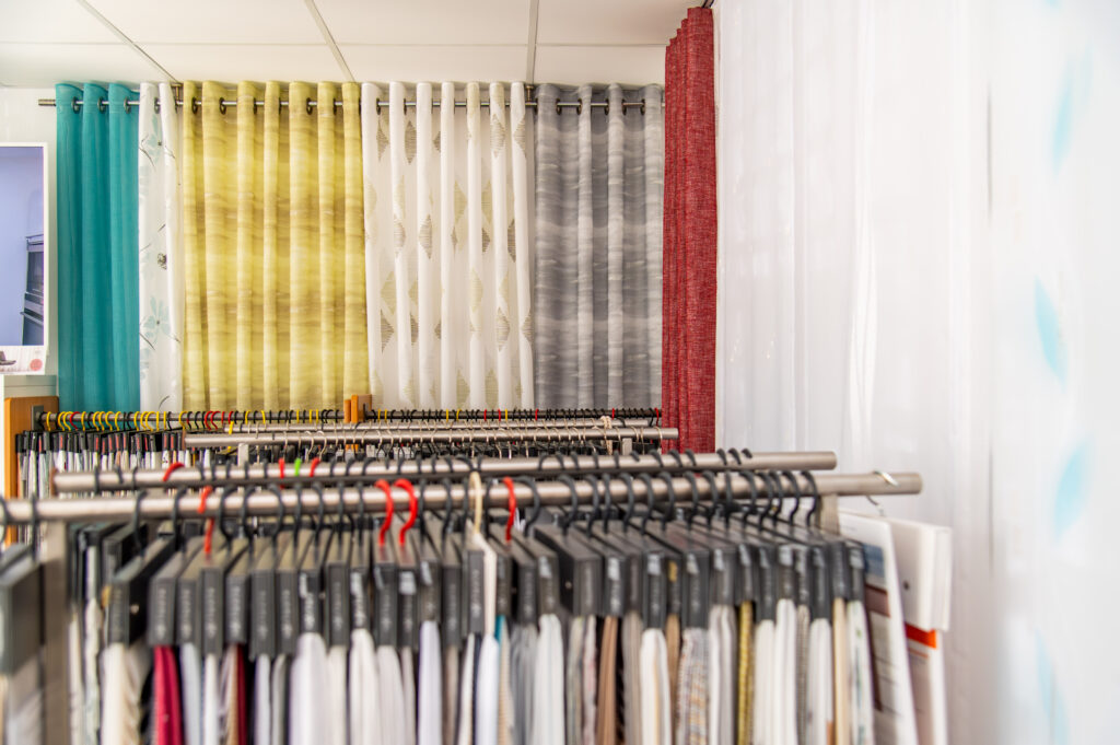 Gardinen reinigen – was darf in die Waschmaschine und was nicht?