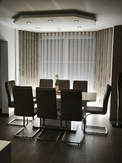 Welche Gardinen passen zu dunklen Möbeln?