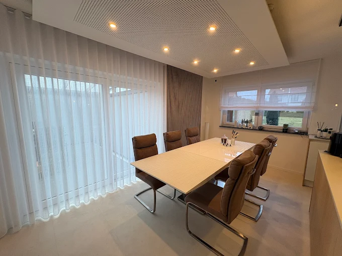 Sichtschutz ohne Lichtverlust – diese Lösungen funktionieren wirklich