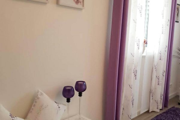 Maßgefertigte Gardinenlösung im Wohnraum eines Kunden in Paderborn von M-Gardinendesign.