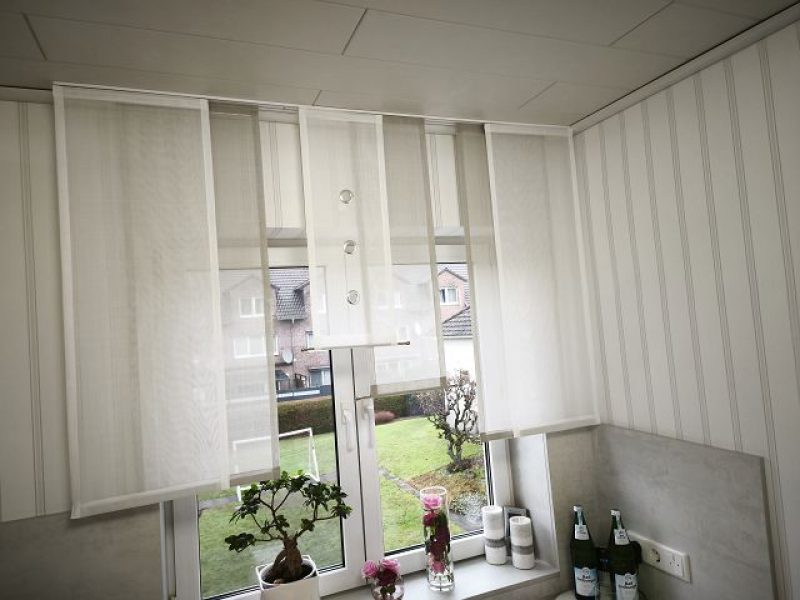 Transparente Vorhänge mit Blick ins Grüne von M-Gardinendesign.